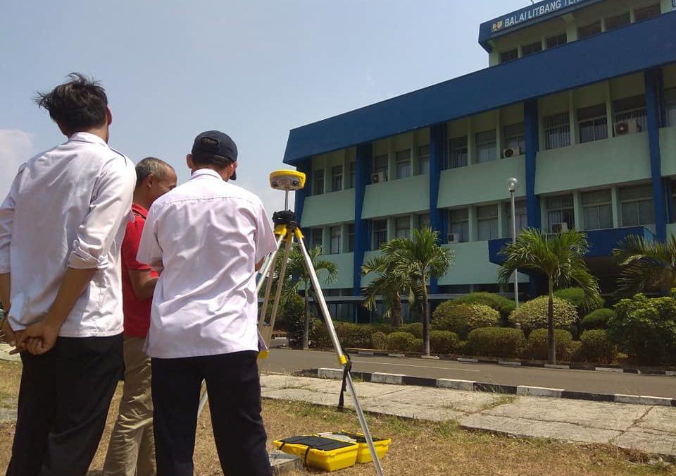 Training GPS Geodetic RTK Topcon Hyper II di Balitbang Irigasi